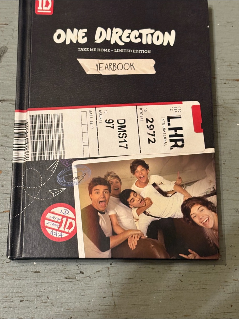 1D One Direction Black & Red 'Take Me Home' Yearbook CD Book